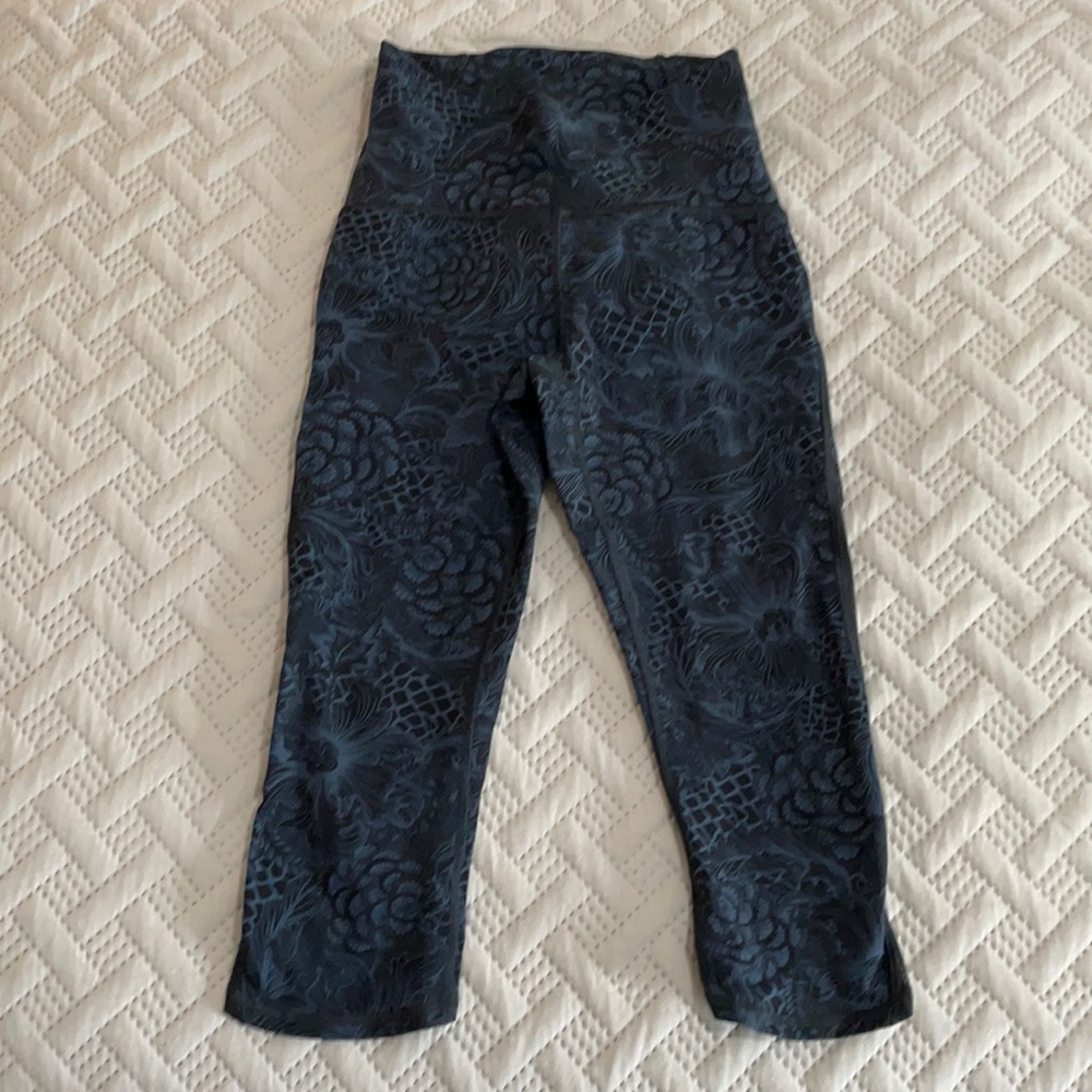 Lulemon capris, size 4